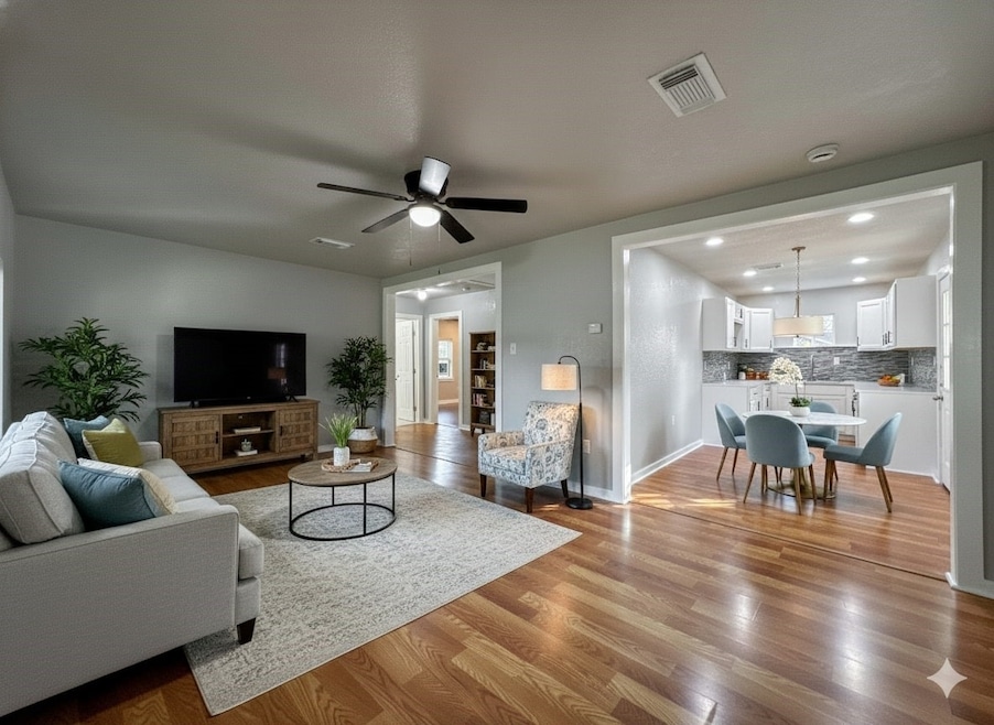 1009 W Snyder St, Alvin, TX 77511 - photo 1