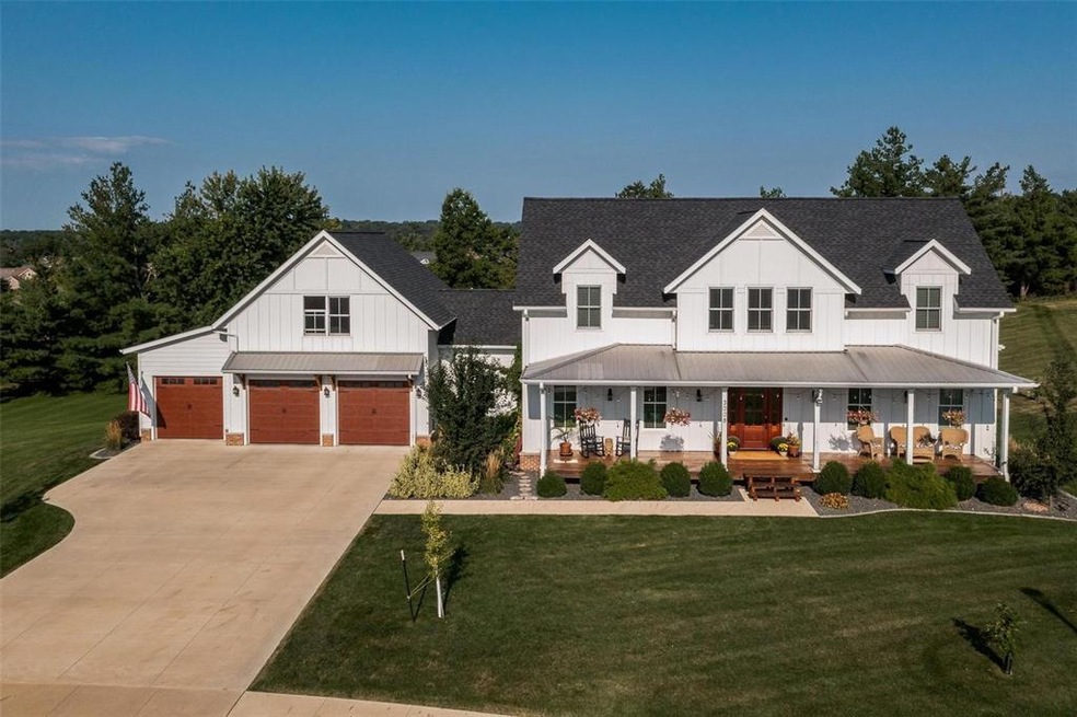 3008 Forrest Meadow Ln, Hiawatha, IA 52233 - photo 1