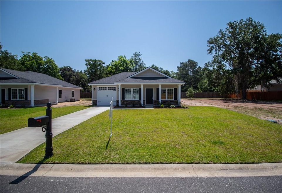 294 Bridgewater Ln, Darien, GA 31305 - photo 1