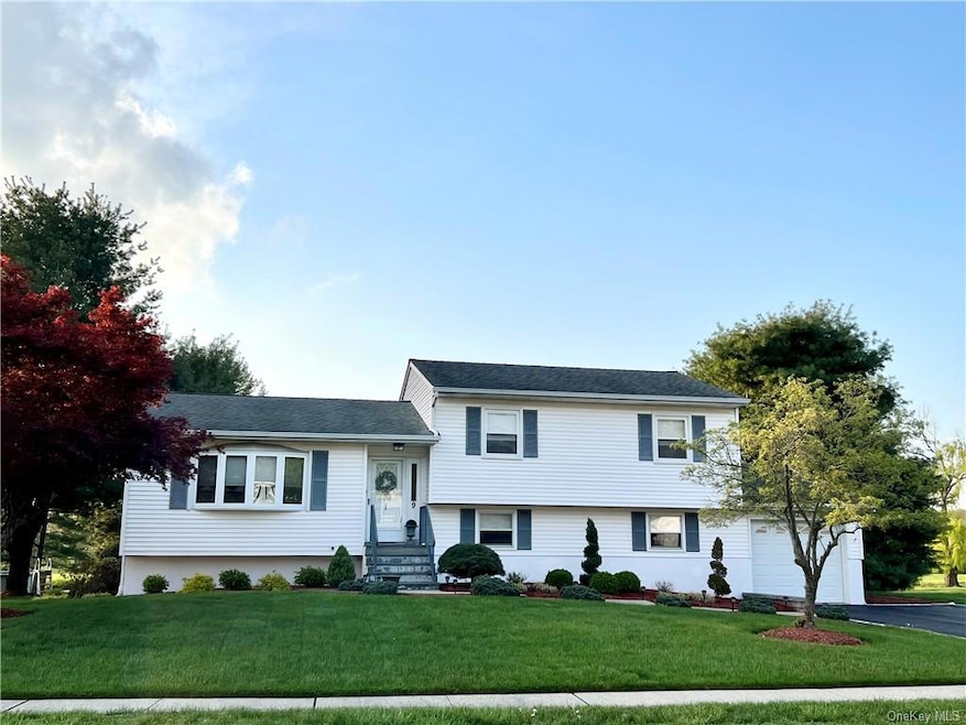 9 New Castle Dr, Washingtonville, NY 10992 - photo 1