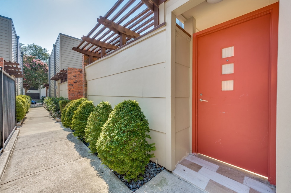 3915 Buena Vista St unit D, Dallas, TX 75204 - photo 1