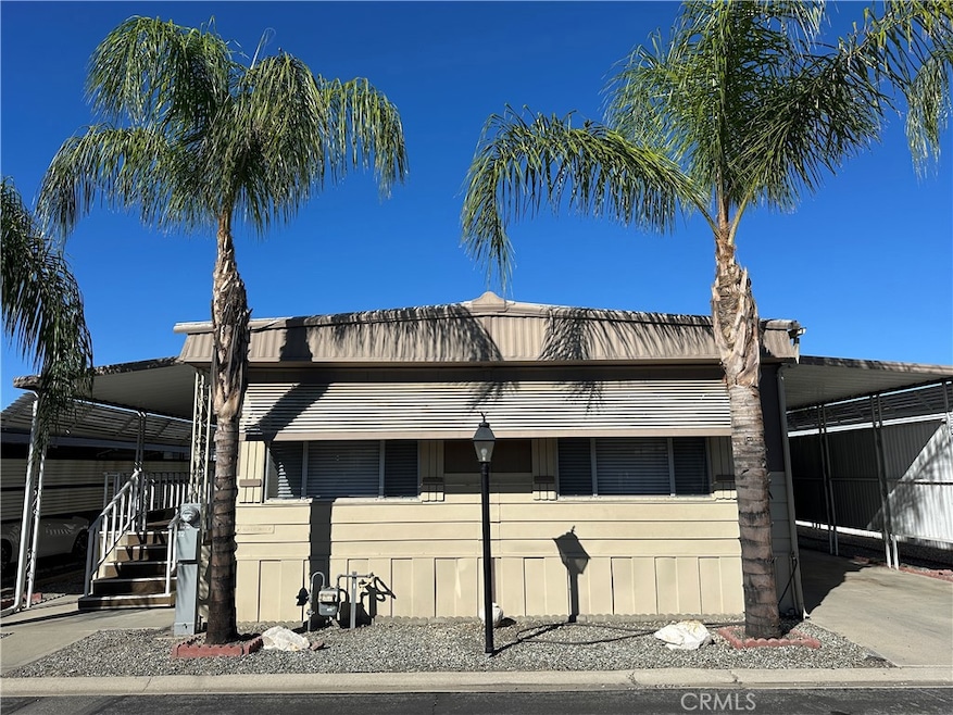 1895 W Devonshire Ave unit 32, Hemet, CA 92545 - photo 1