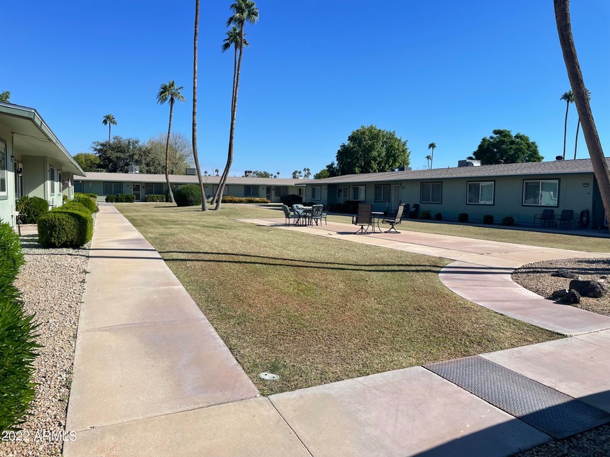 10882 W Santa fe Dr, Sun City, AZ 85351 - photo 1