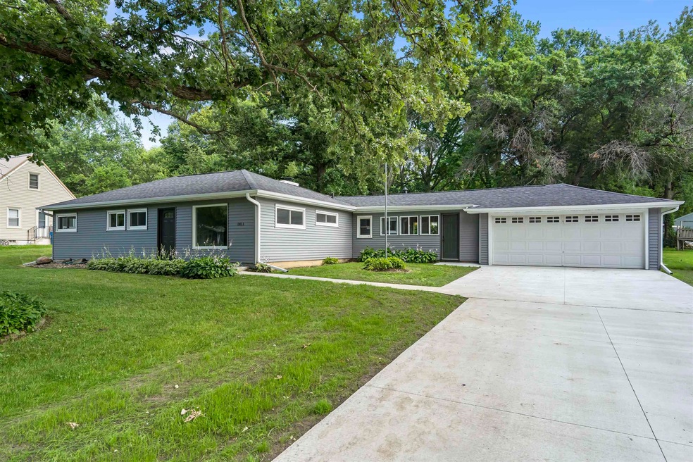 1811 Madison St, Cedar Falls, IA 50613 - photo 1