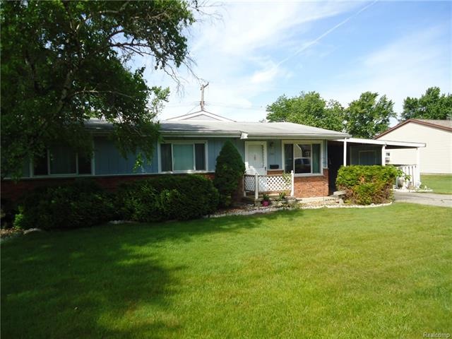 WELCOME HOME! NICE 3 BEDROOM HOME ON DOUBLE LOT!