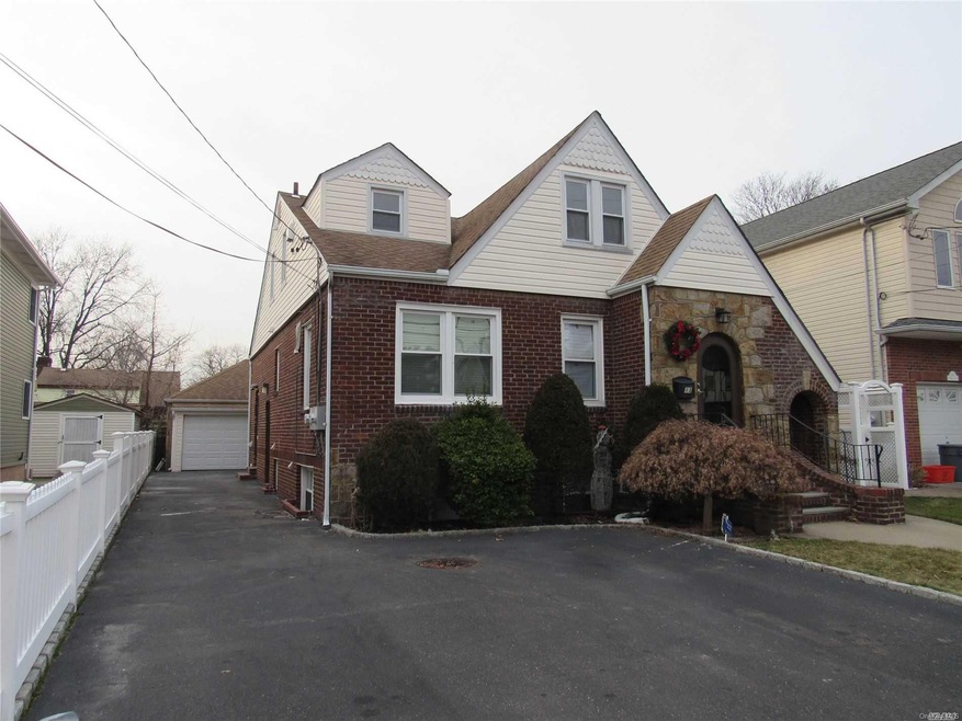 43 Daffodil Ave unit 2nd Fl, Franklin Square, NY 11010 - photo 1