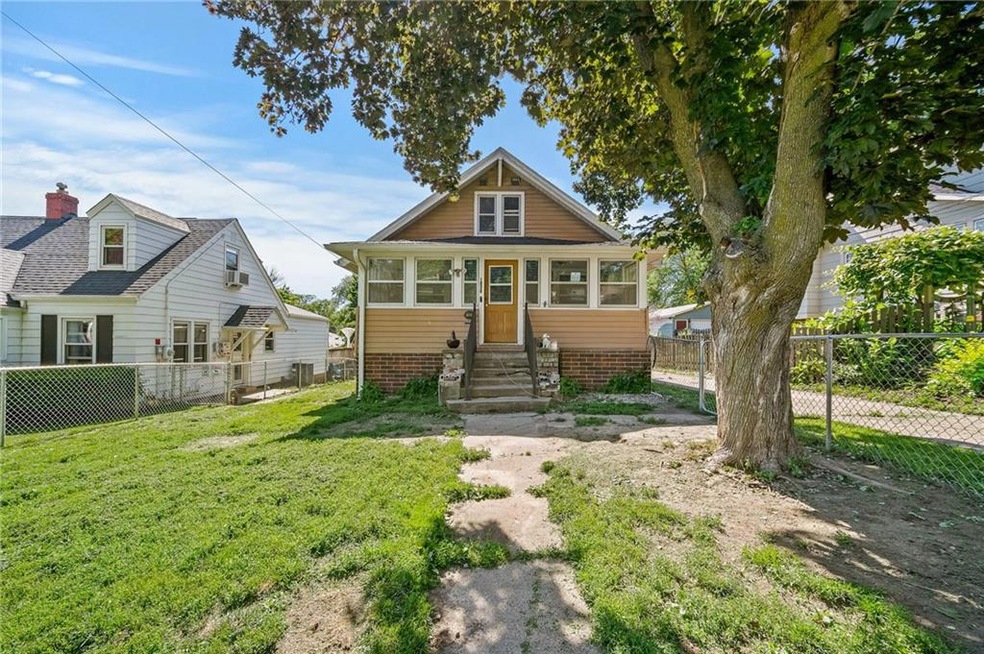 1826 E 32nd St, Des Moines, IA 50317 - photo 1