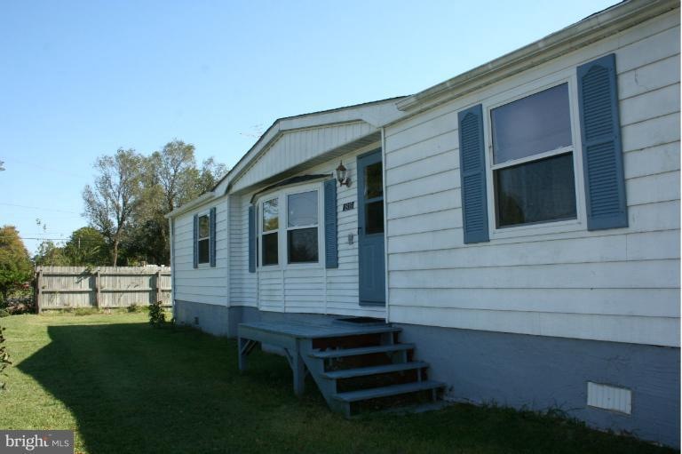 1819 Mckinney Blvd, Colonial Beach, VA 22443 - photo 1