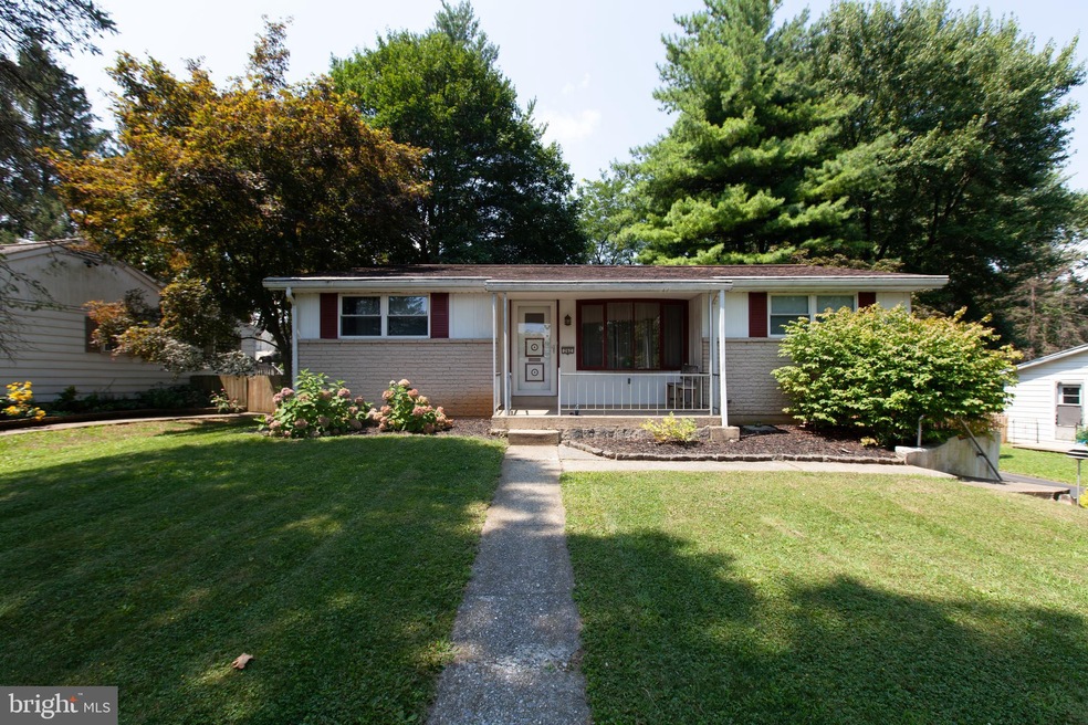 262 Park Ave, Mount Joy, PA 17552 - photo 1