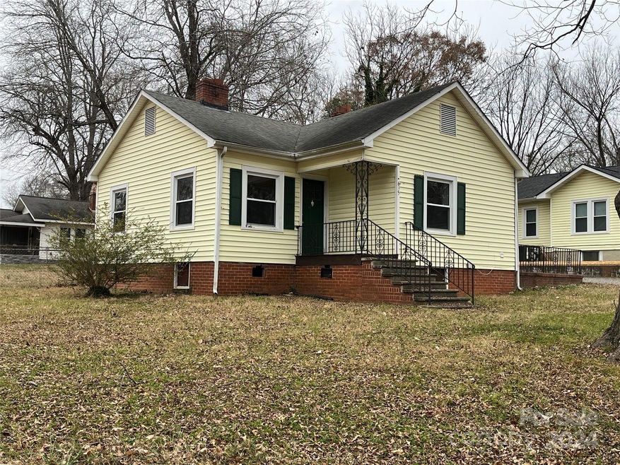 635 Hillcrest Dr, Shelby, NC 28150 - photo 1