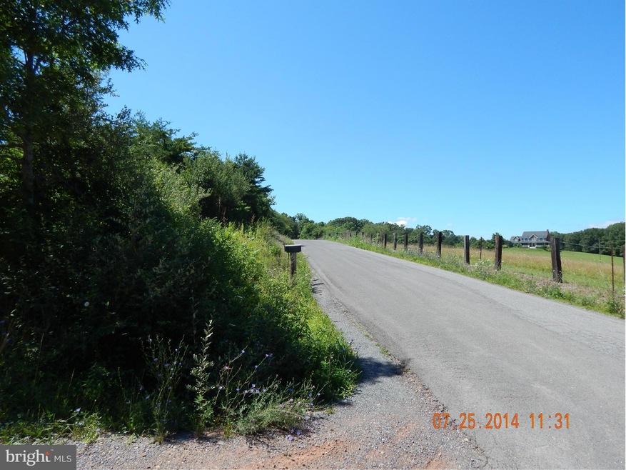 Rr 1 unit 1001181389, Kearneysville, WV 25430 - photo 1