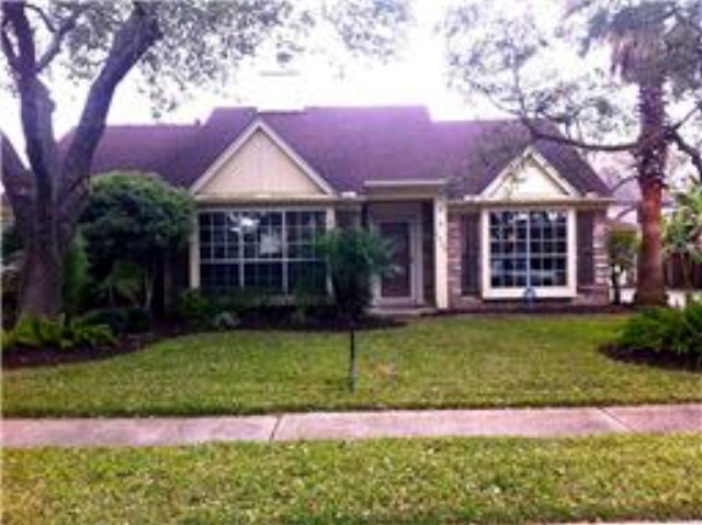 4009 Dogwood Dr, Pearland, TX 77584 - photo 1