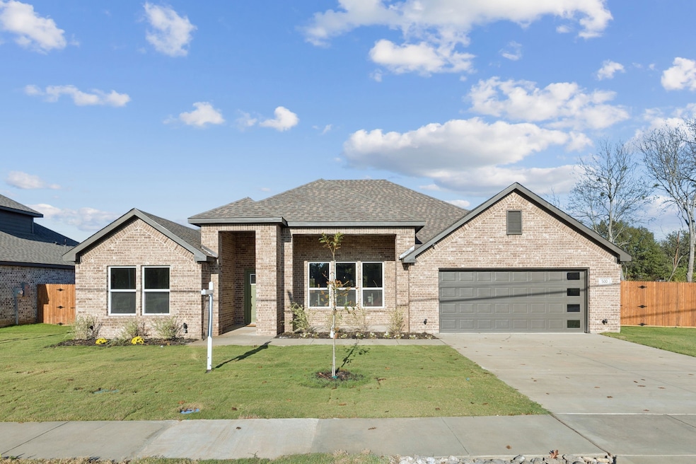 500 Mineral Wells St, Terrell, TX 75160 - photo 1