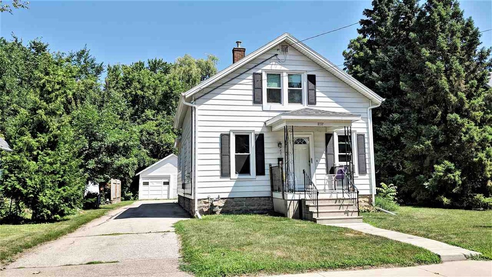 858 Vine Ave, Oshkosh, WI 54901 - photo 1