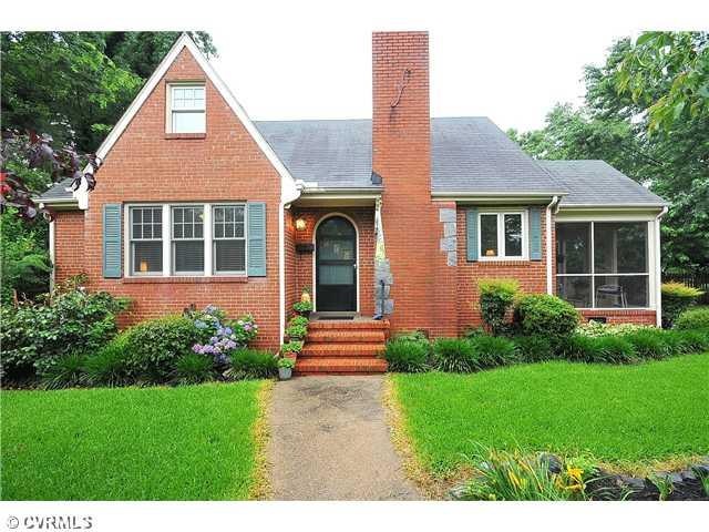 Exterior Front - Welcome home to this sunny cottag