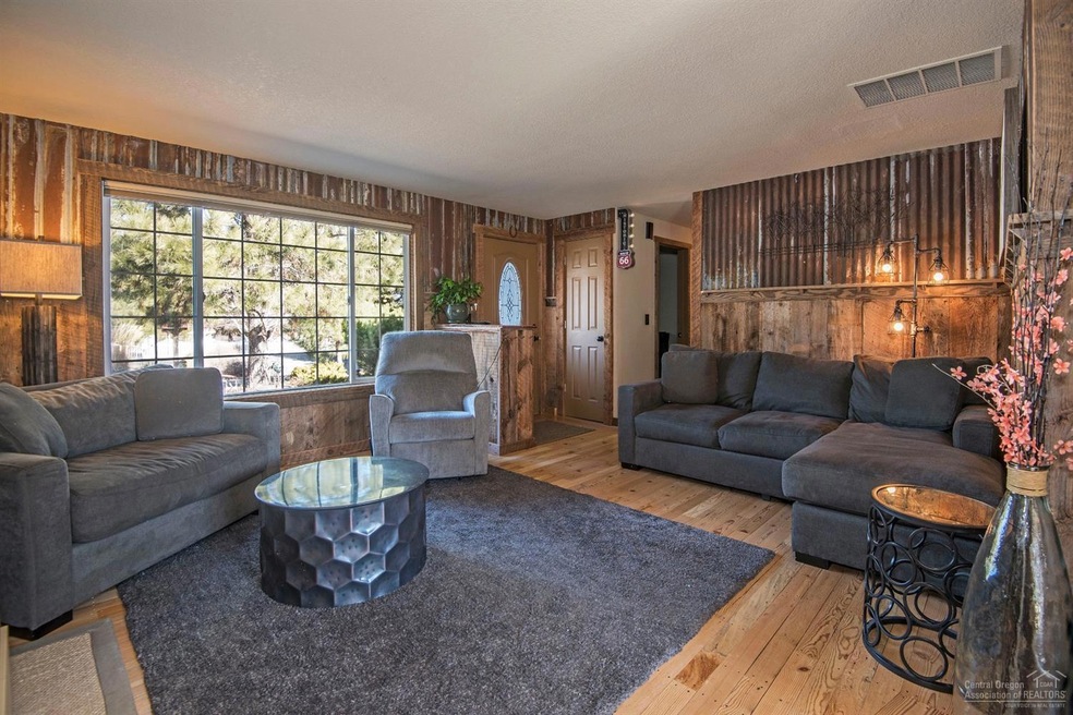 20687 Whitecliff Cir, Bend, OR 97702 - photo 1