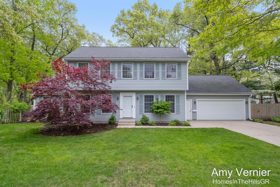Welcome to 253 W. Lancaster Dr!