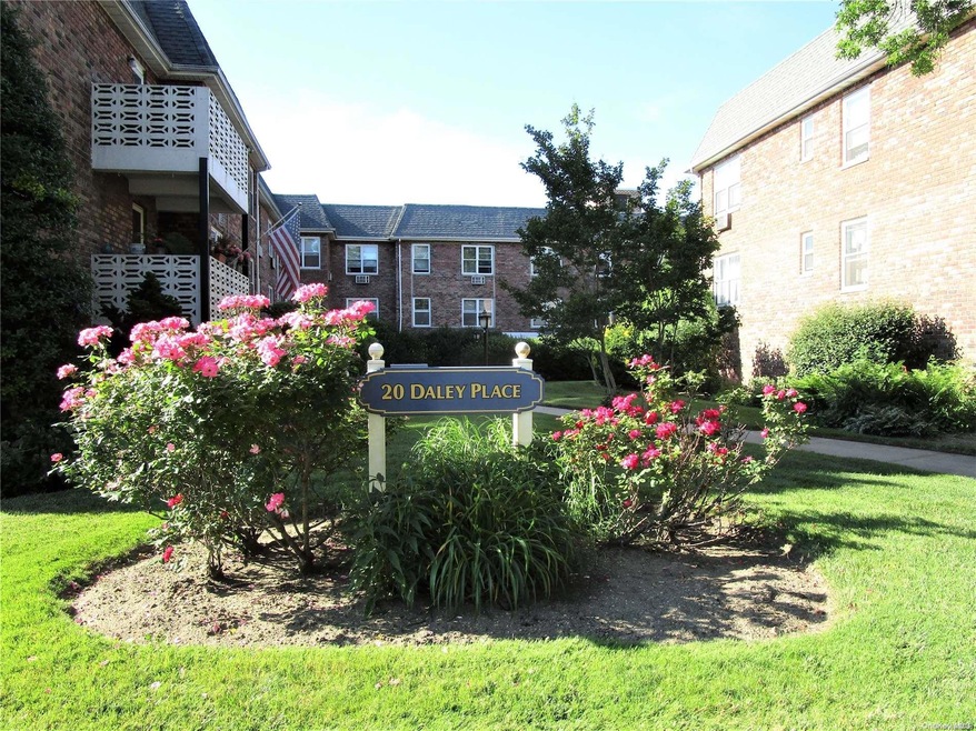 20 Daley Place unit 134, Lynbrook, NY 11563 - photo 1