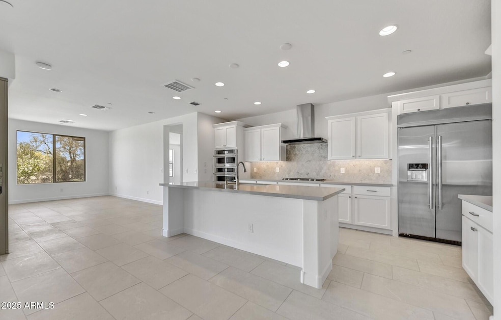10) KITCHEN