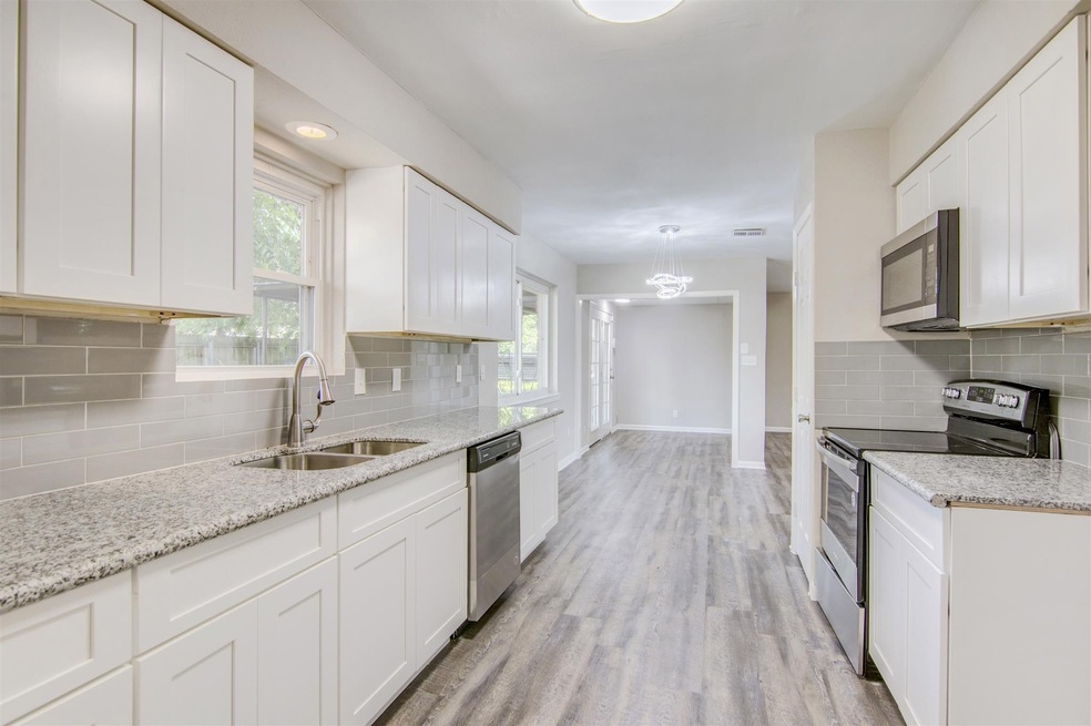 1030 Mosher Ln, Houston, TX 77088 - photo 1