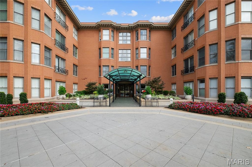 The Claytonian unit 180, Saint Louis, MO 63105 - photo 1