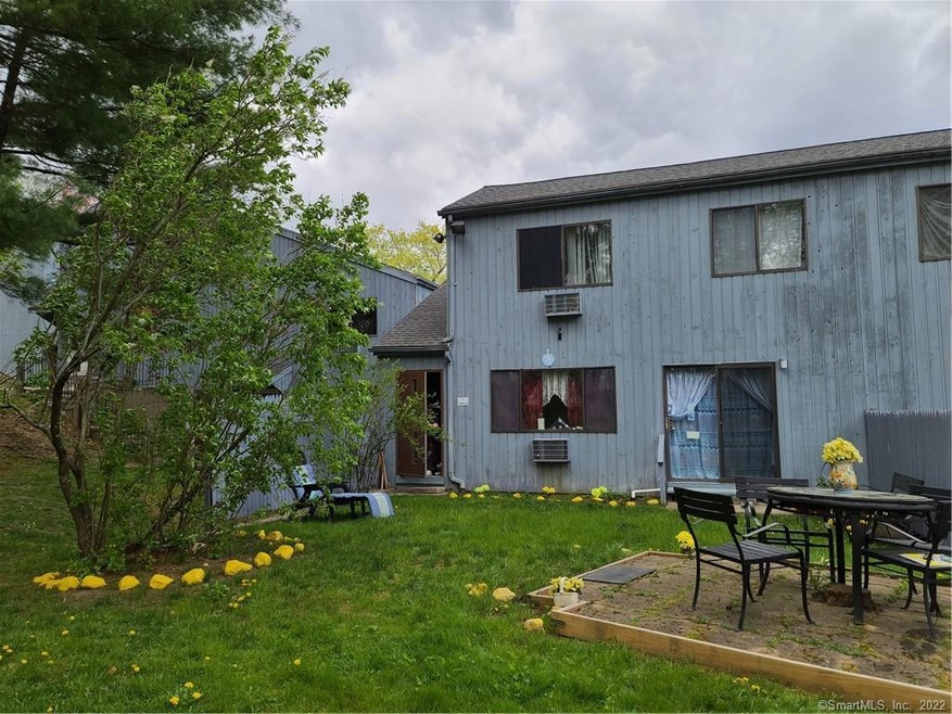 94 Wakelee Rd unit 12, Waterbury, CT 06705 - photo 1