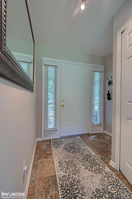 1929 Eagle Pointe unit 708, Bloomfield Hills, MI 48304 - photo 1