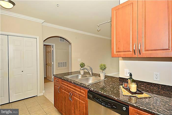 12945 Centre Park Cir unit 314, Herndon, VA 20171 - photo 1