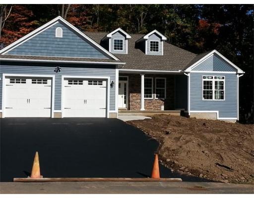 8 Michelle Ln, Holyoke, MA 01040 - photo 1