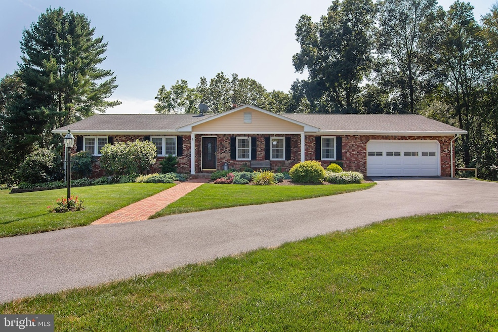 1101 Canterbury Ct, Sykesville, MD 21784 - photo 1