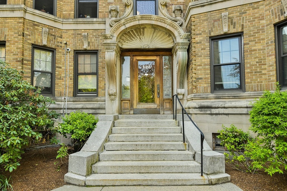 122 Riverway unit 19, Boston, MA 02215 - photo 1