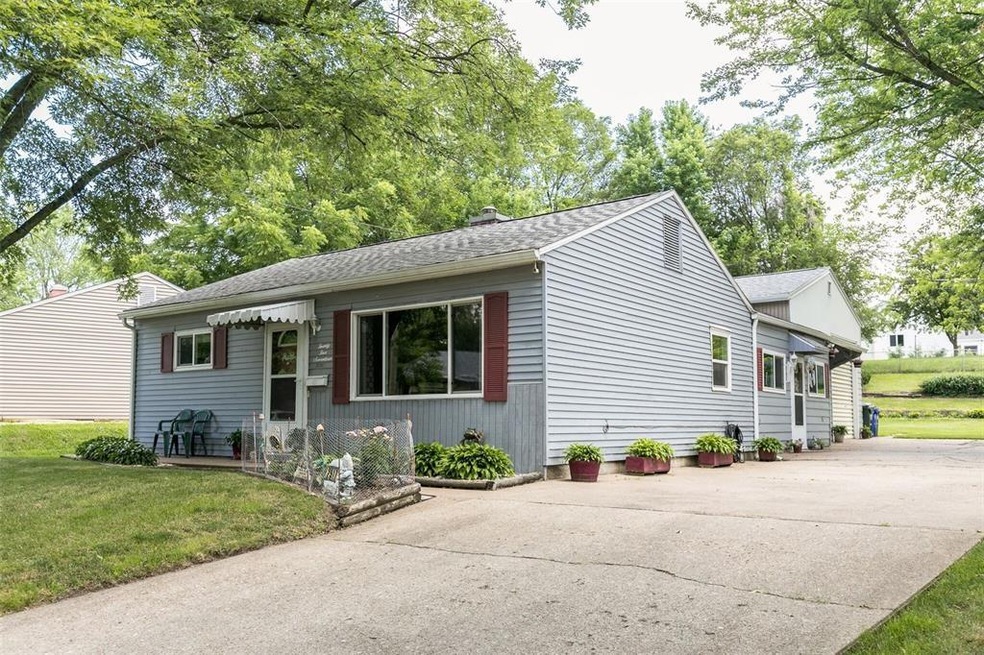 2517 Linwood St SW, Cedar Rapids, IA 52404 - photo 1