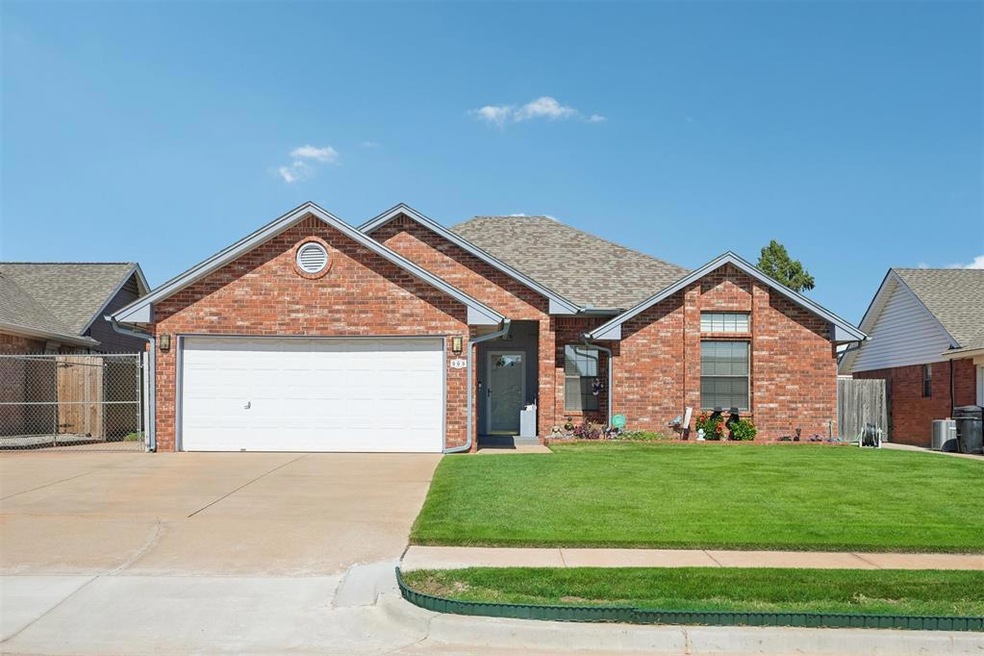 909 Northridge Rd, Moore, OK 73160 - photo 1