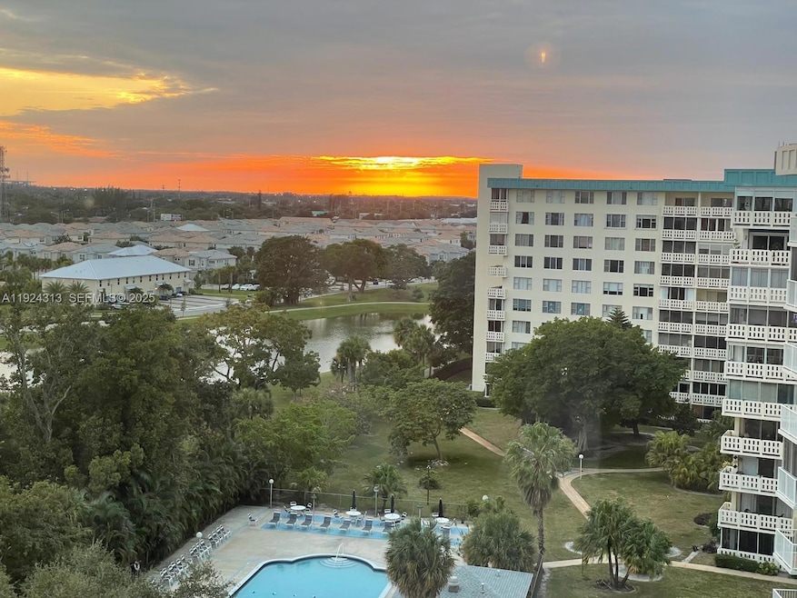 Hillcrest East 24 unit 1015, Hollywood, FL 33021 - photo 1