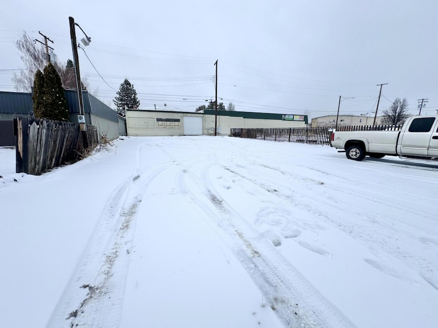 0 Oak Ave unit Lot 8 220175567, Klamath Falls, OR 97601 - photo 1