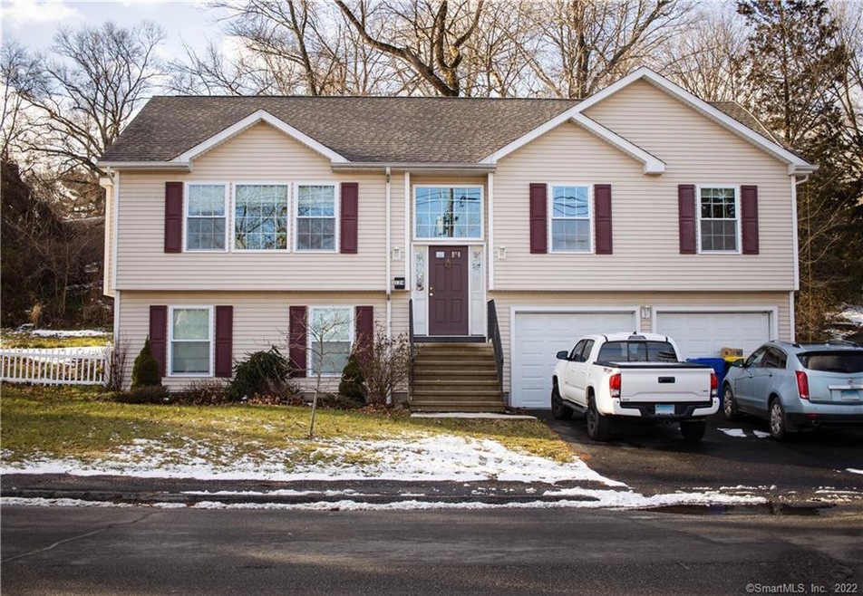 124 Oronoke Rd, Waterbury, CT 06708 - photo 1