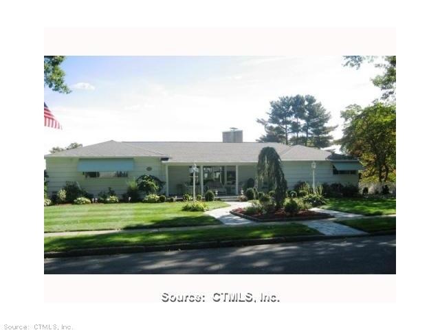 135 Eastridge Dr, Waterbury, CT 06708 - photo 1