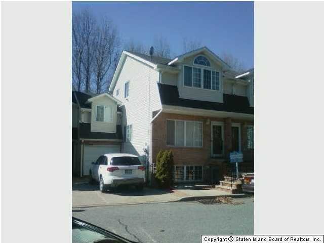 49 Sharrotts Ln, Staten Island, NY 10309 - photo 1