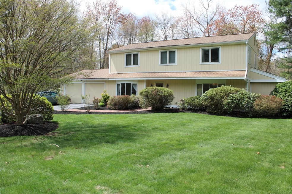 8 Juniper Ln, Framingham, MA 01701 - photo 1