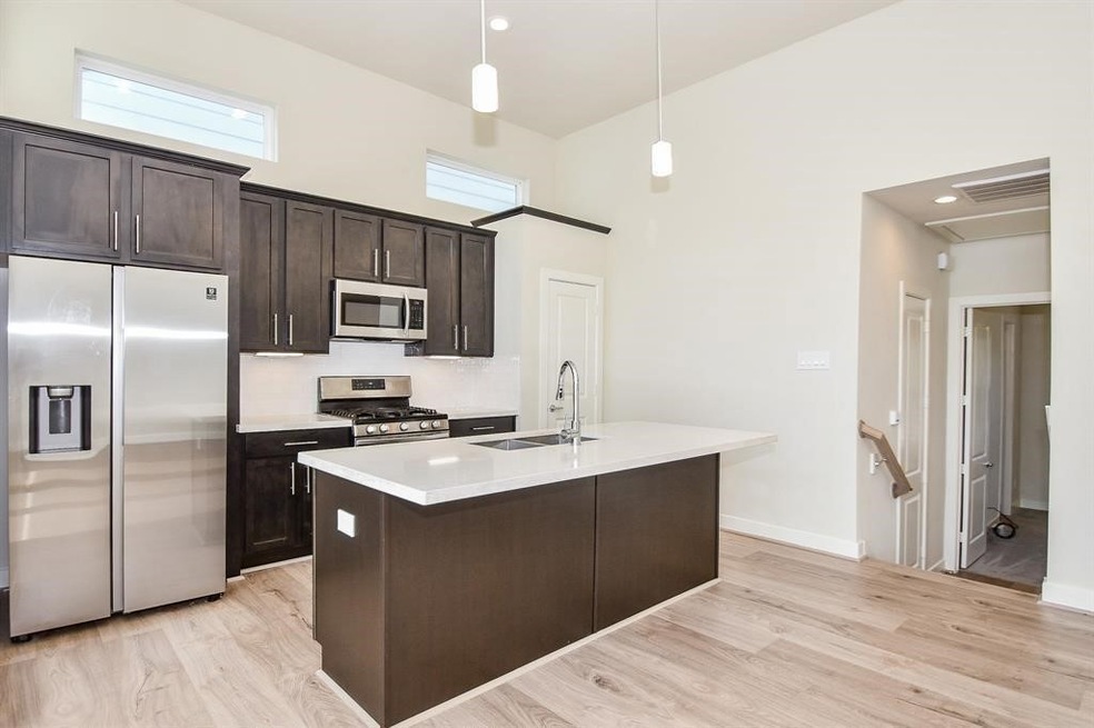 135 Knights Bridge Park Ln, Houston, TX 77018 - photo 1