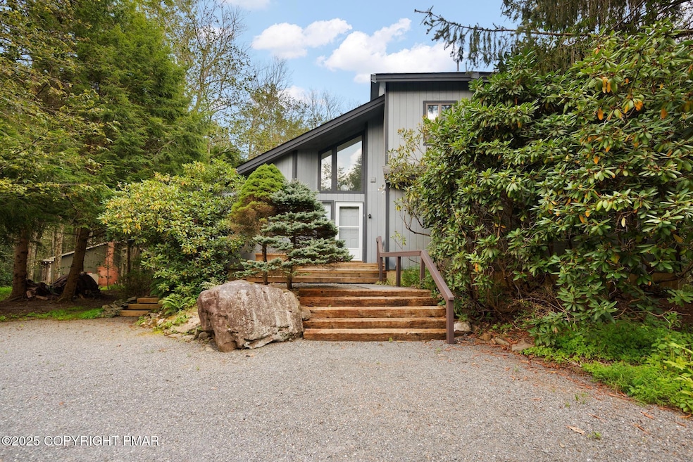 131 Sweet Briar Rd, Pocono Pines, PA 18350 - photo 1