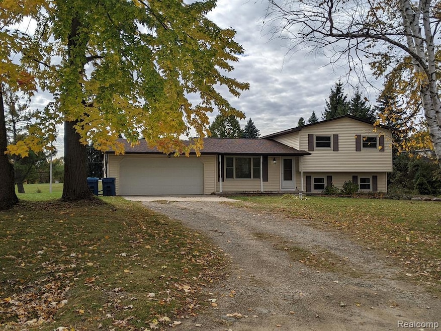 6521 W Rolston Rd, Linden, MI 48451 - photo 1