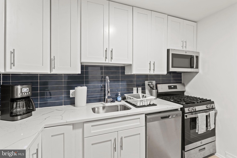 100 W Taylor Run Pkwy unit 7, Alexandria, VA 22314 - photo 1