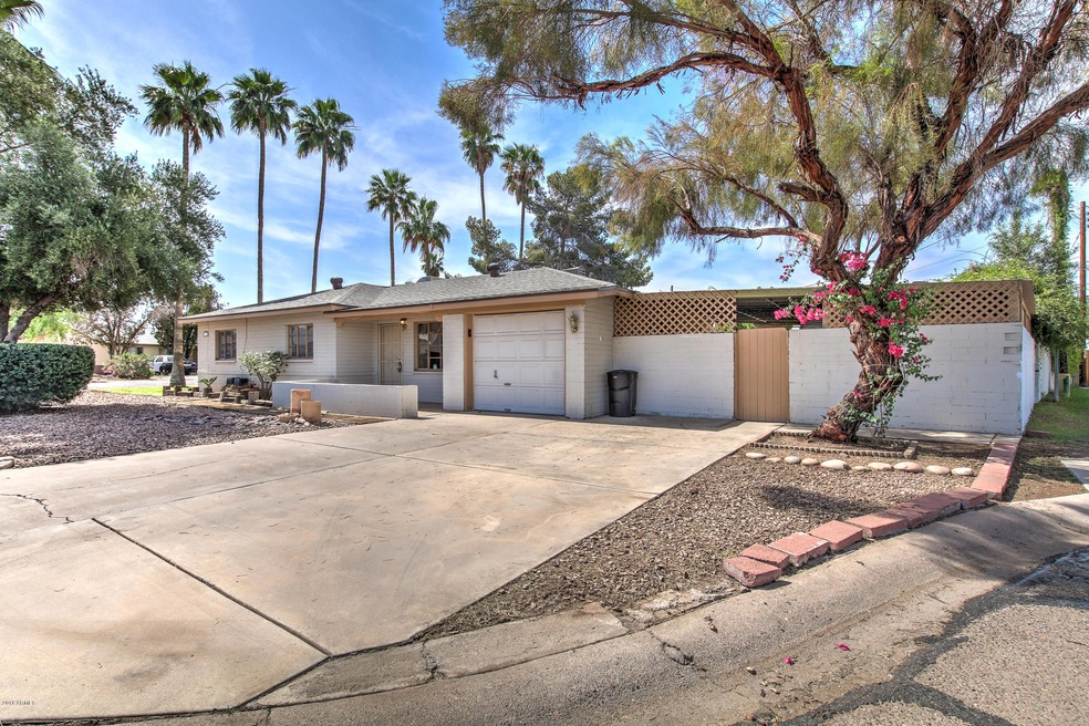 1910 N 44th Pl-1