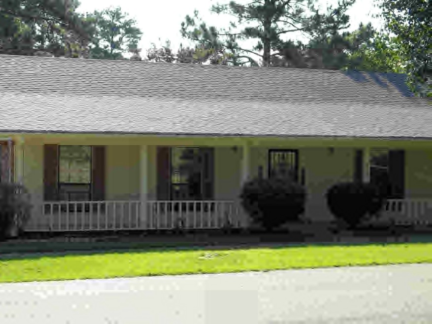 612 Maxine Ave, McComb, MS 39648 - photo 1