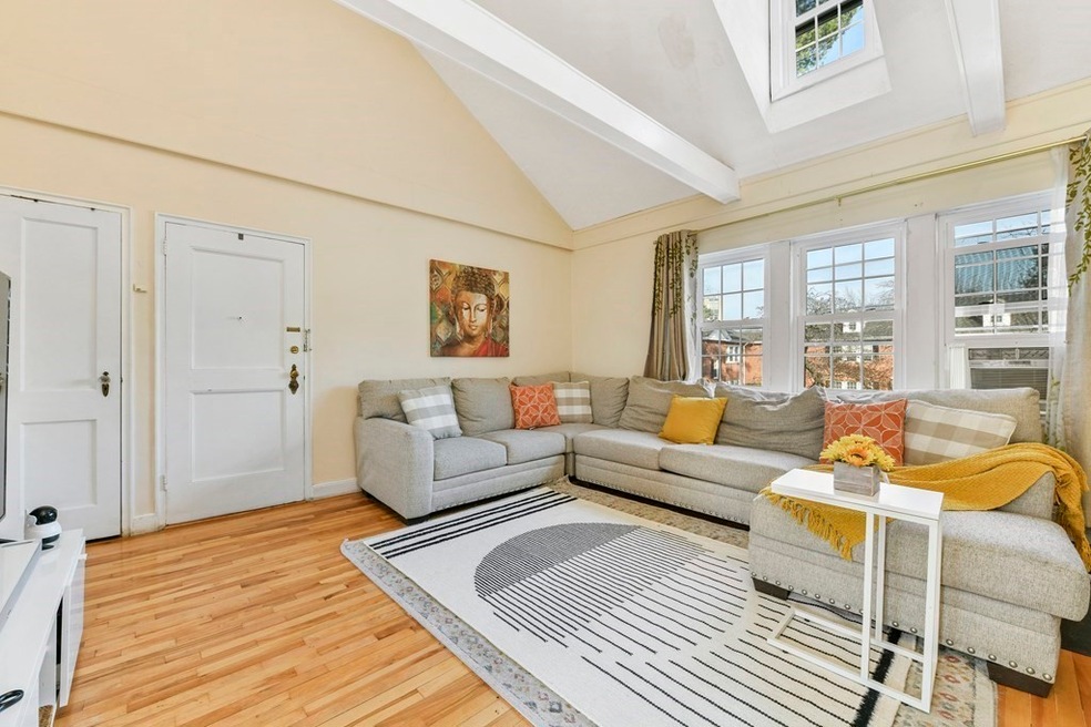 86 Boylston St unit 4, Chestnut Hill, MA 02467 - photo 1