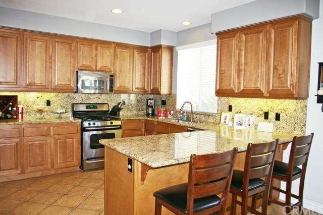 Gourmet Kitchen measures 14' x 12'5