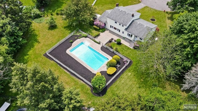 12 Phyllis Ct, Pequannock, NJ 07440 - photo 1