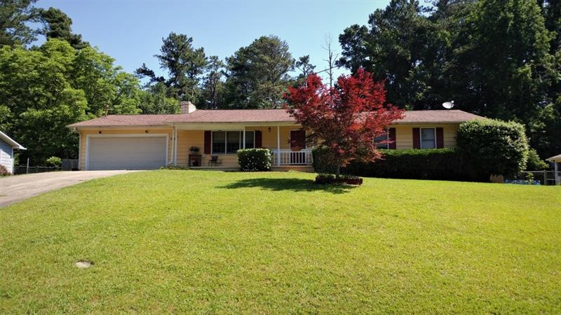 2352 Cascade Dr, Acworth, GA 30102 - photo 1