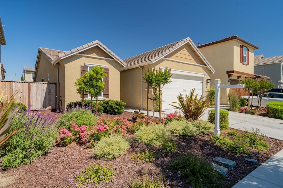 Pending $699,000